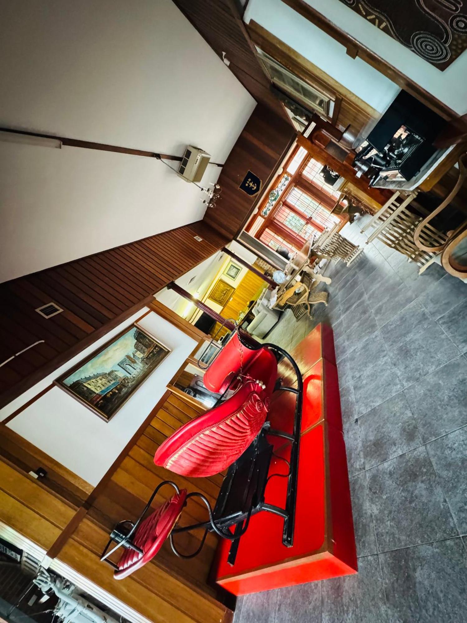 A Railway Lodge تاري المظهر الخارجي الصورة