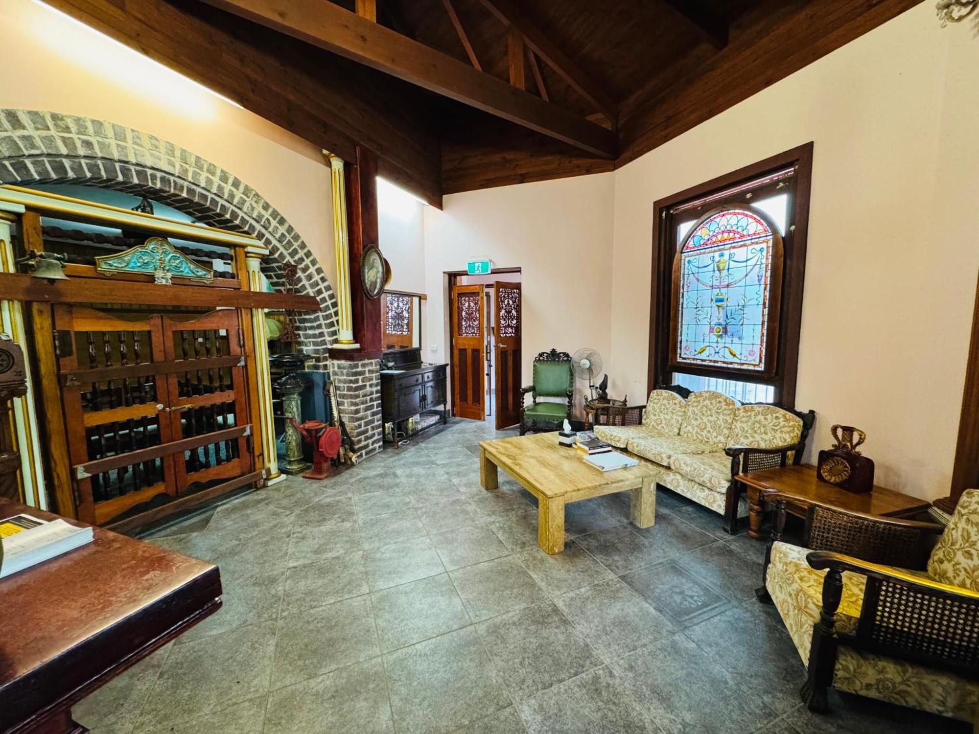 A Railway Lodge تاري المظهر الخارجي الصورة