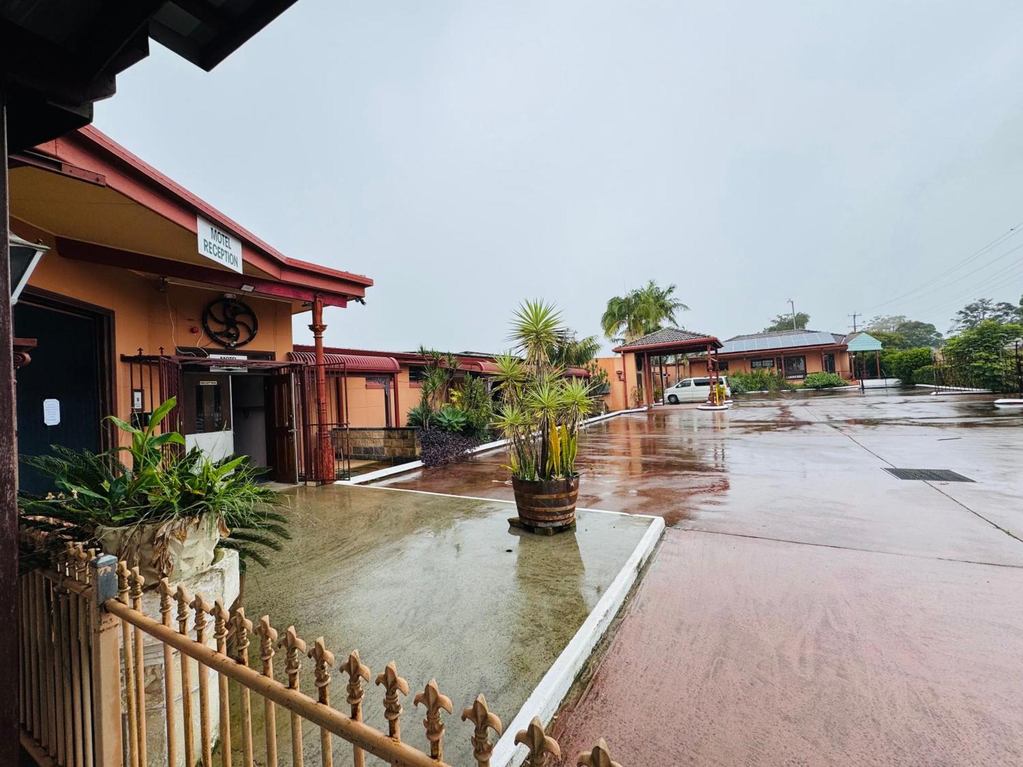 A Railway Lodge تاري المظهر الخارجي الصورة