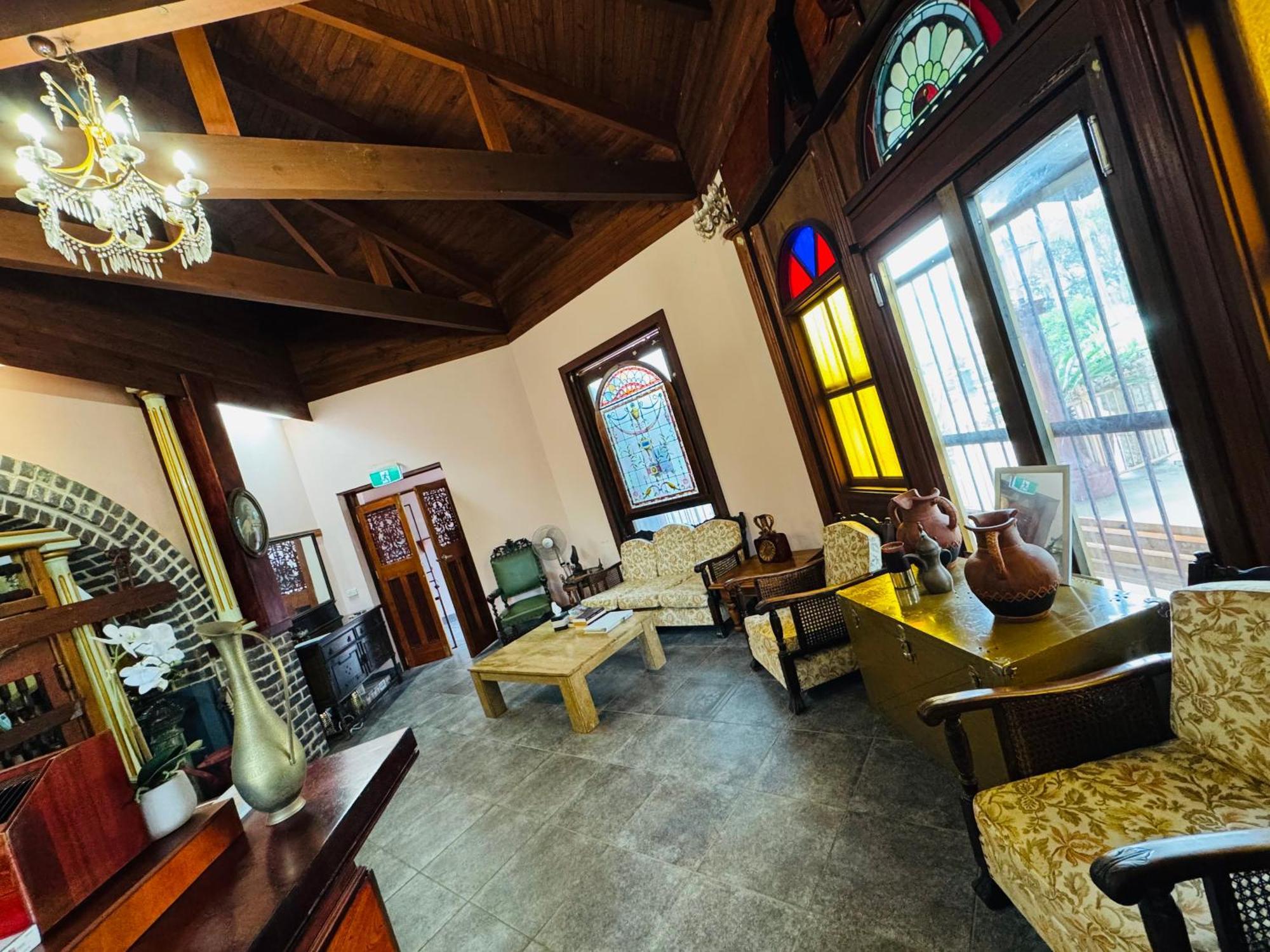 A Railway Lodge تاري المظهر الخارجي الصورة
